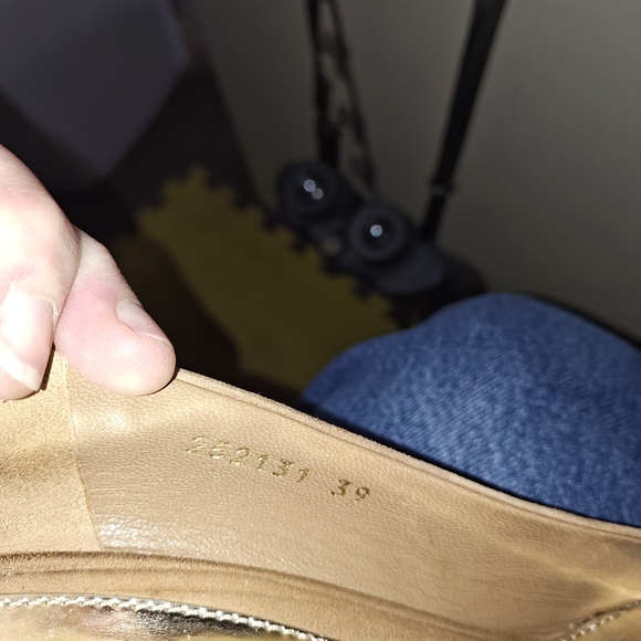 Gucci Women's Tan Suede Peep-Toe Pumps - Picture 4 of 4